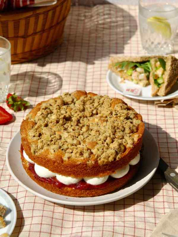 strawberry, rhubarb & sumac crumb victoria sponge cake (& 9 nine years of tentimestea)